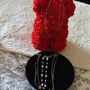 Elegant Gold and White Pearl Necklace Set